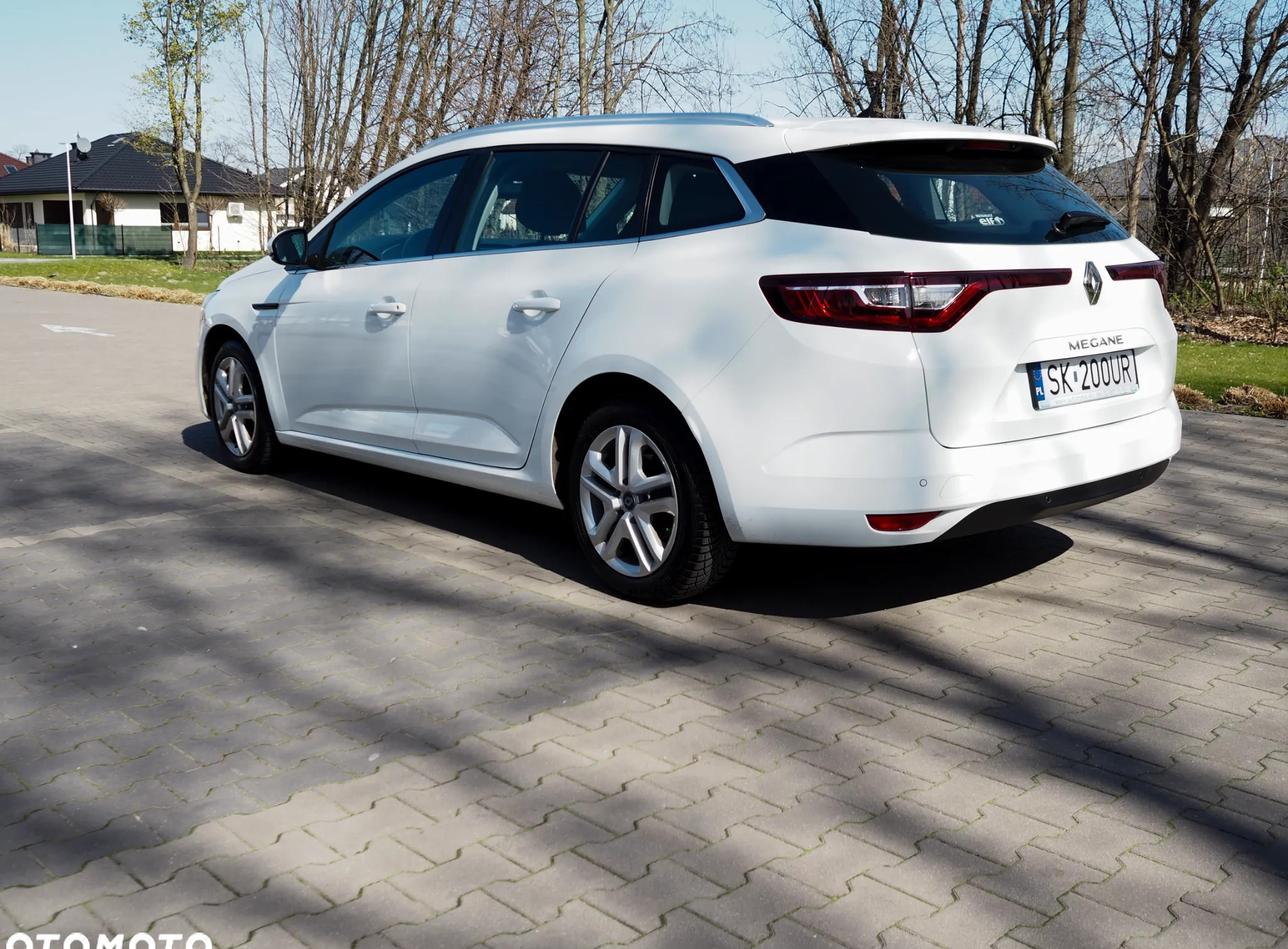 Renault Megane cena 43500 przebieg: 124000, rok produkcji 2017 z Zwoleń małe 56